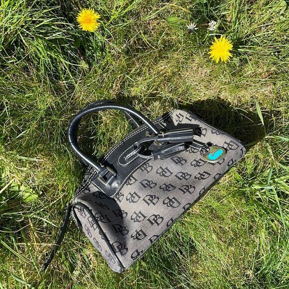 DOONEY & BOURKE 1975 • hand held purse grey and black - Picture 3 of 8